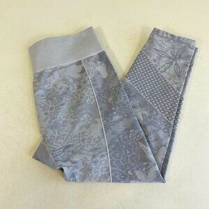 Fabletics Seamless Jacquard Capri Yoga Leggings Purple Gray XS High Rise Stretch